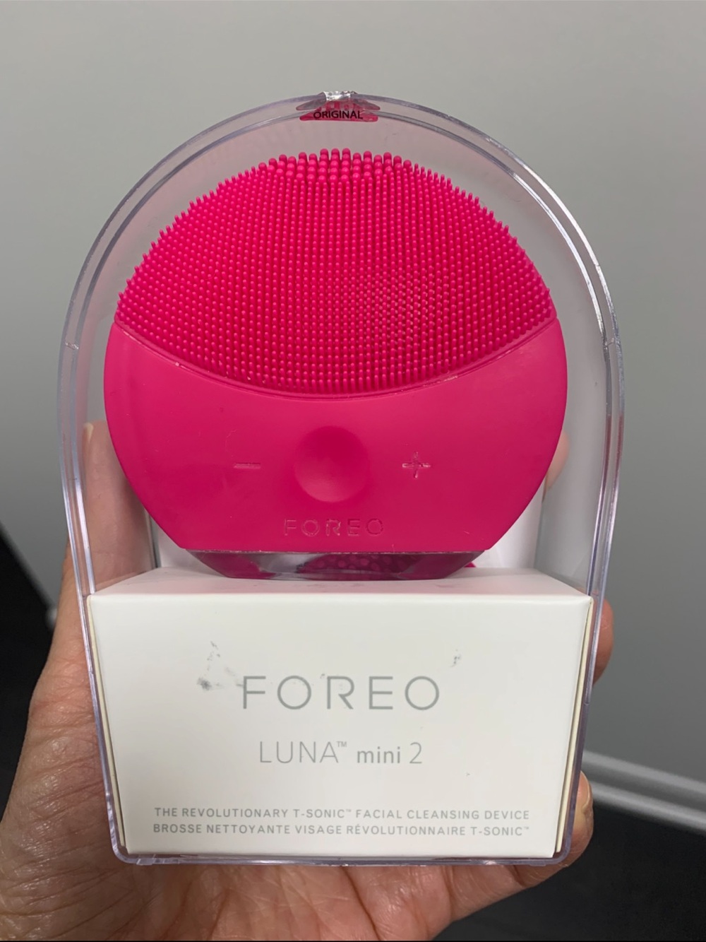 FOREO LUNA mini 2 - Vibrant Pink Facial Cleansing Device